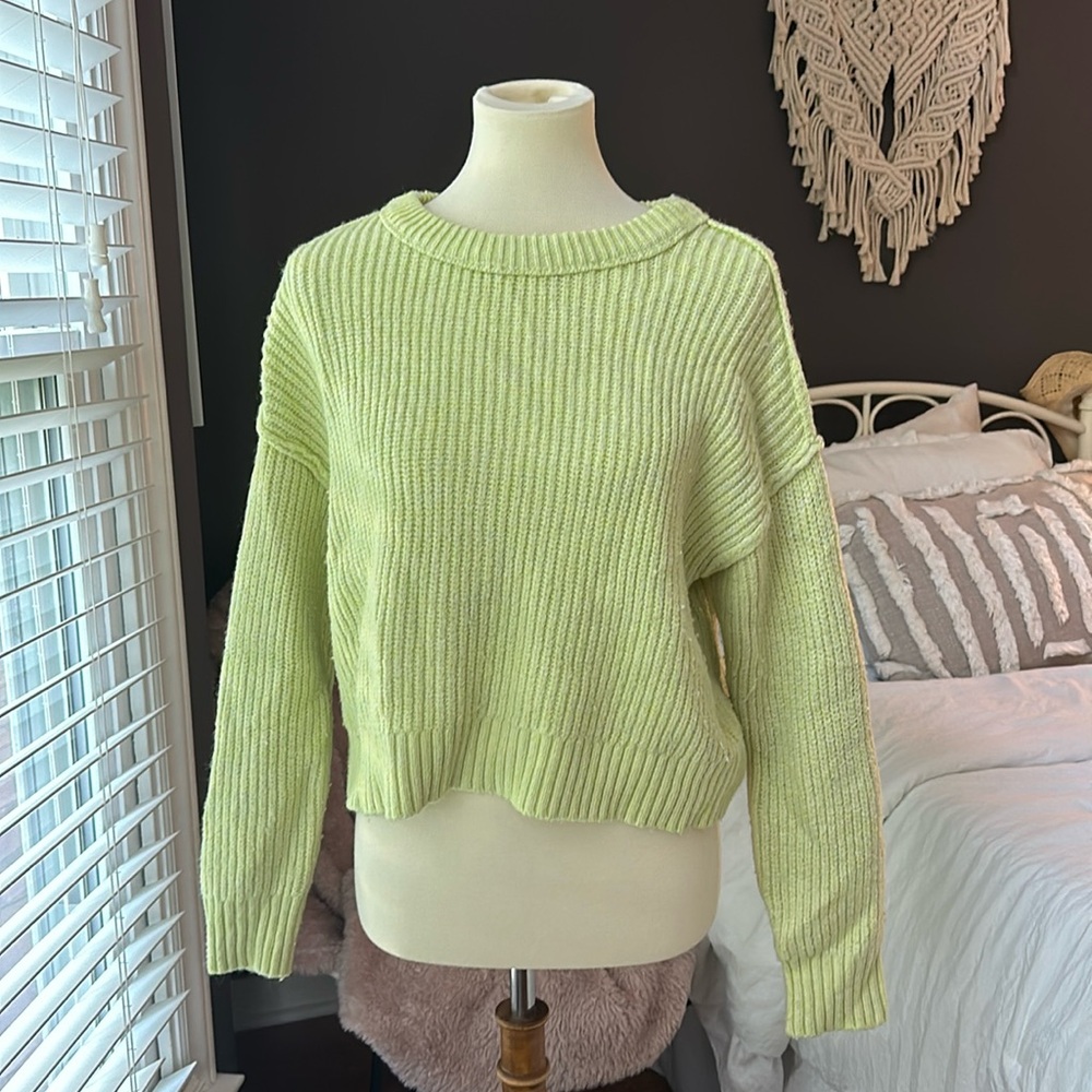 AMERICAN EAGLE: Light Green Sweater